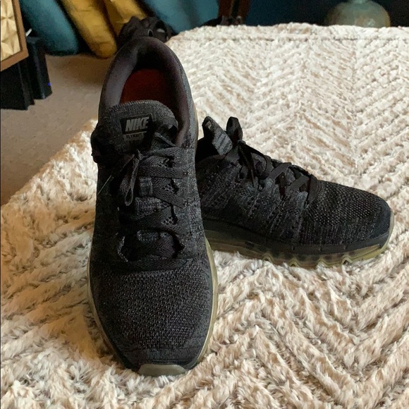 Men’s Nike Flyknit Max size 10.5 clean